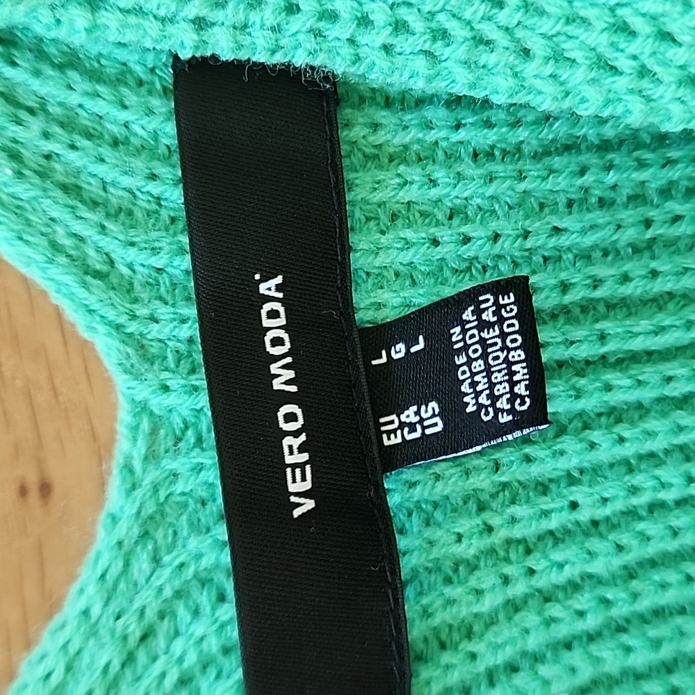 NWOT Vero Moda crop tank - Picture 2 of 2